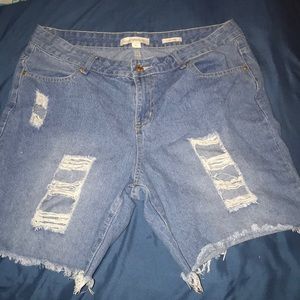 Mid-rise shorts